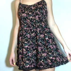 ❤️ FOREVER 21 FLORAL ROMPER JUMPER BLACK Sz SMALL